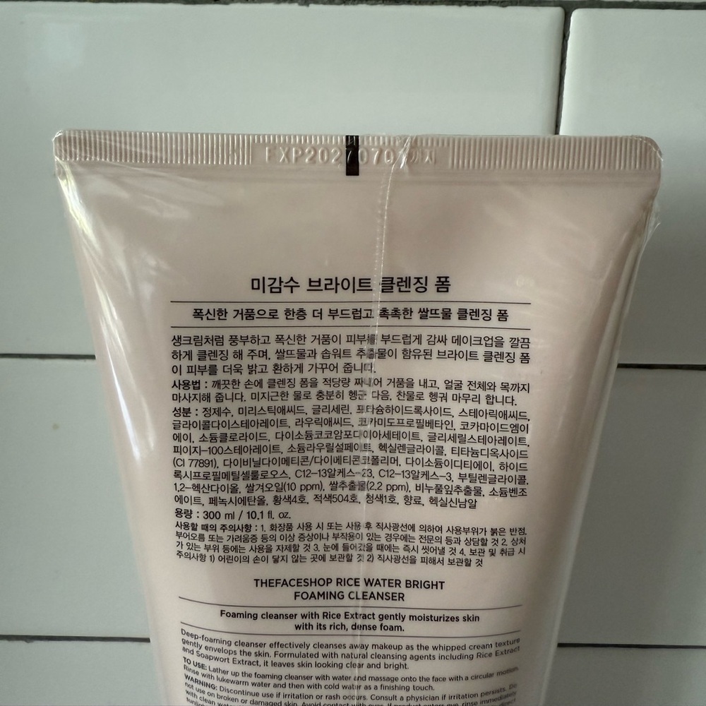 The Face Shop Rice Water Bright Foaming Cleanser K-Beauty Jumbo Size 300ml - NWT - Picture 6 of 9